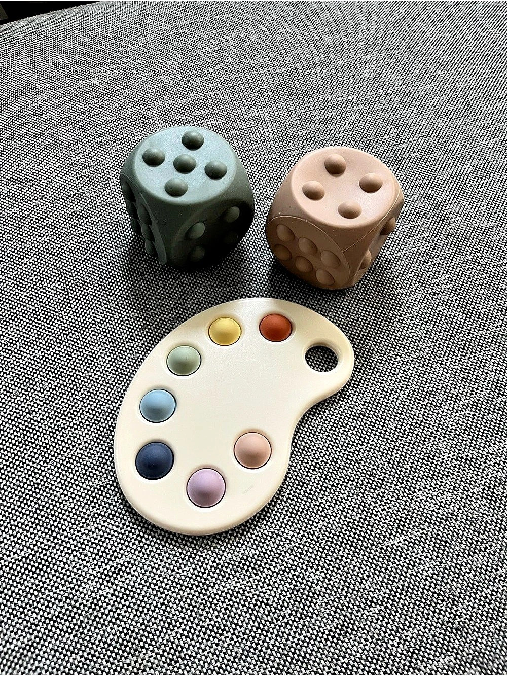 Mushie Dice Press Toy & Paint Palette Press Toy Set